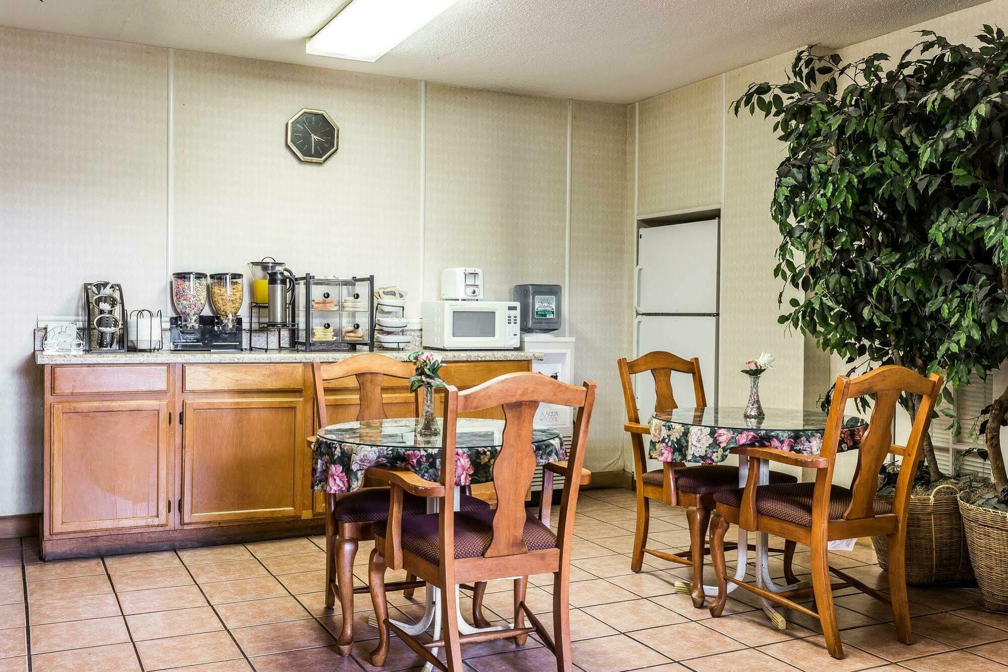 Econo Lodge Inn & Suites Matthews - Charlotte Luaran gambar